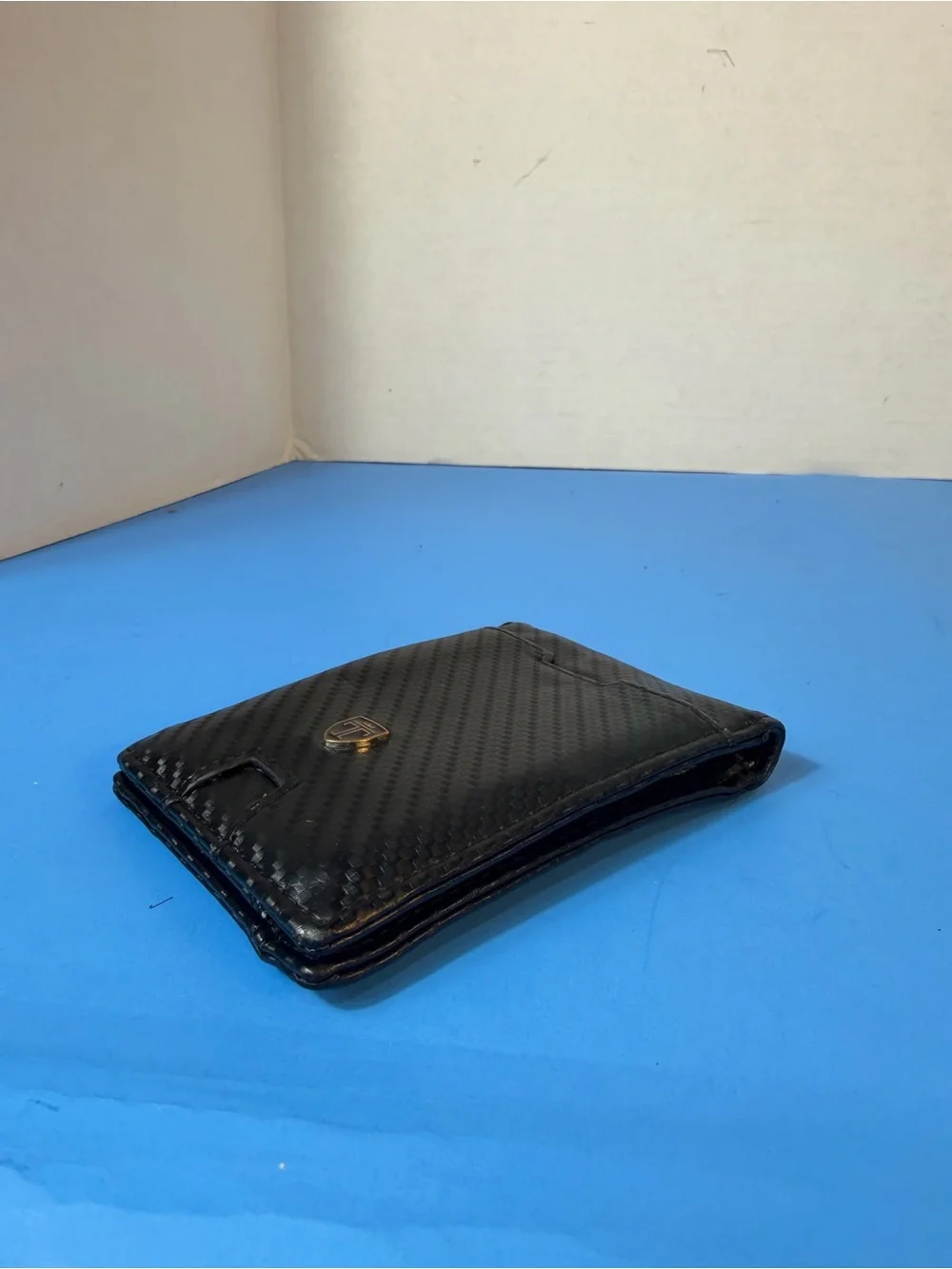 Black Carbon Fiber Magnetic Wallet Sleeve